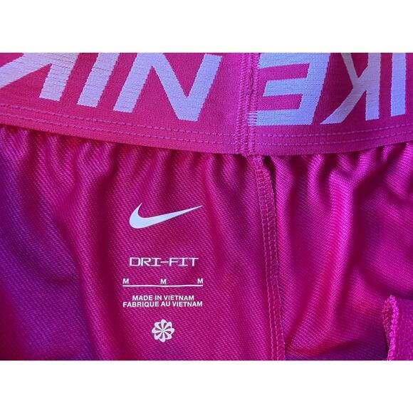 Nike Dri Fit Shorts Pink Pull On Women’s Medium 5” Pockets - Picture 2 of 7